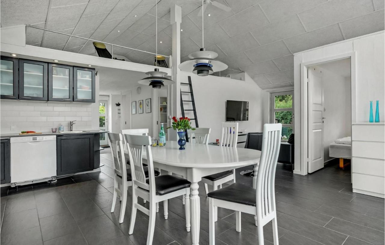 Beautiful In With Kitchen Holiday home