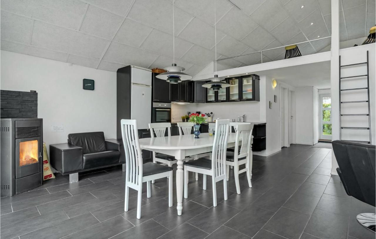 Holiday home Beautiful In With Kitchen