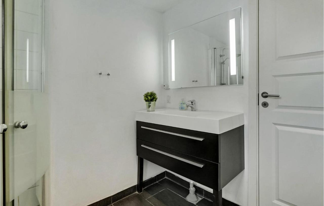 Beautiful In With Kitchen Holiday home